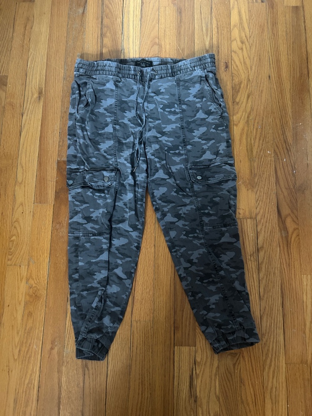 Banana Republic Women's Gray Camo Cargo Jogger Pants